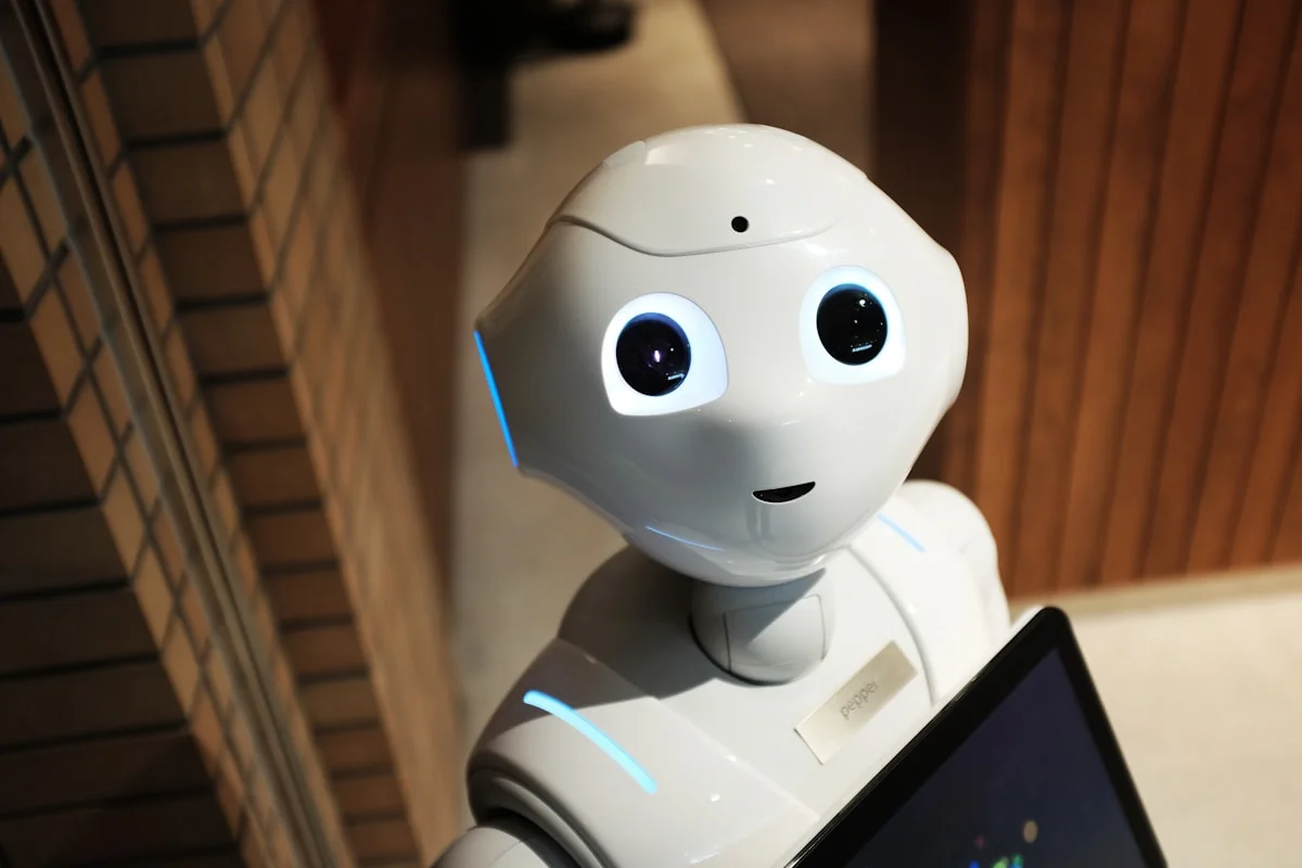Comparison between traditional search engines and AI answer engines